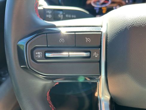 Used 2025 Chevrolet Colorado Z71 w/ Technology Package image 20