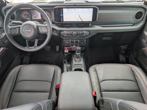 Used 2026 Jeep Wrangler Unlimited Rubicon AWD/4WD image 5