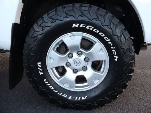 Used 2014 Toyota Tacoma PreRunner image 44