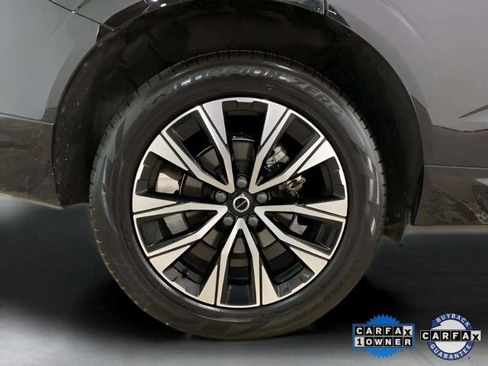 Used 2025 Volvo XC60 B5 Plus image 31