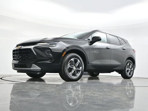 Used 2025 Chevrolet Blazer LT FWD image 44