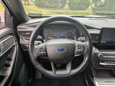 Used 2020 Ford Explorer XLT w/ Equipment Group 202A image 12