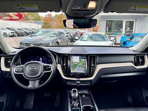 Used 2022 Volvo XC60 B5 Inscription w/ Climate Package image 18