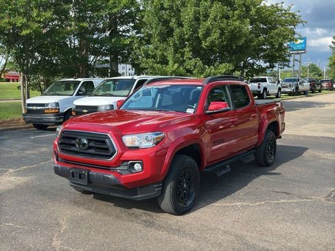 Used 2022 Toyota Tacoma SR5 w/ Technology Package AWD/4WD image 2