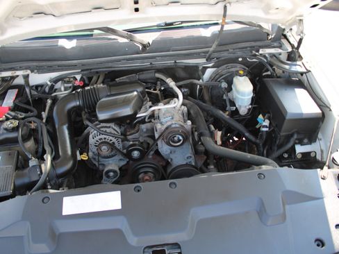 Used 2010 Chevrolet Silverado 1500 W/T image 26