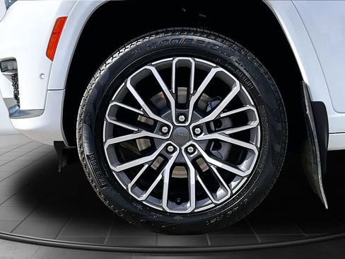 Used 2024 Jeep Grand Cherokee L Summit AWD/4WD image 8