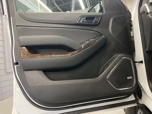 Used 2019 Chevrolet Suburban LT image 9