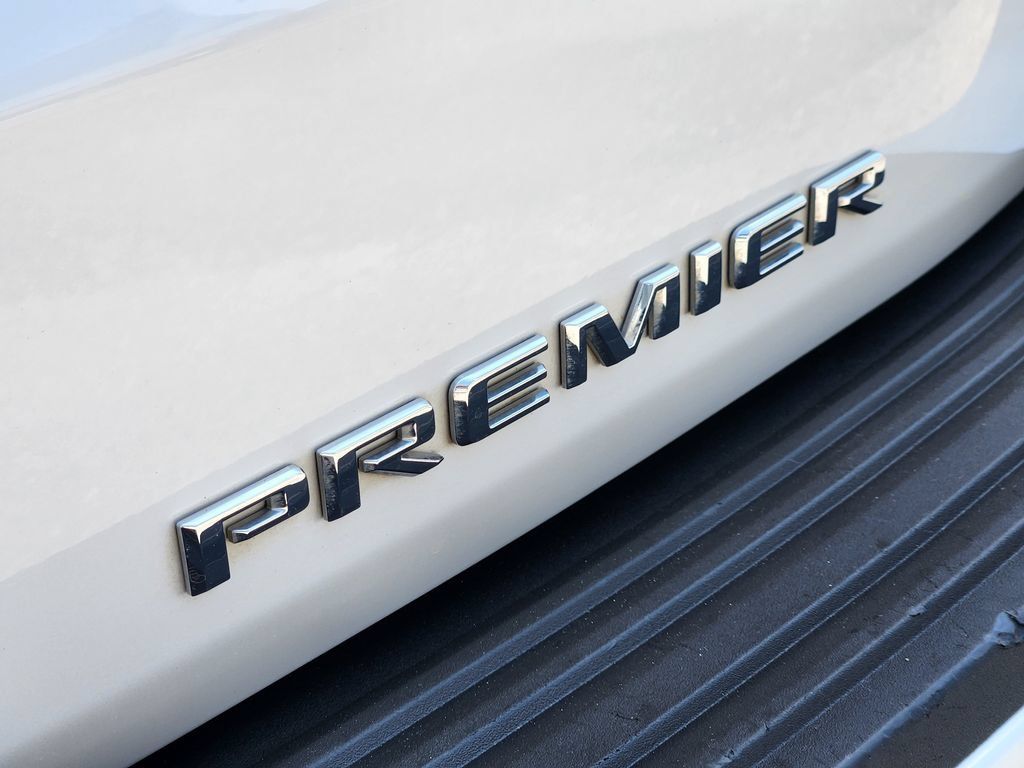 Used 2024 Chevrolet Suburban Premier w/ Premium Package RWD image 12