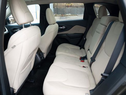 Used 2016 Jeep Cherokee Latitude w/ Comfort/Convenience Group AWD/4WD image 25