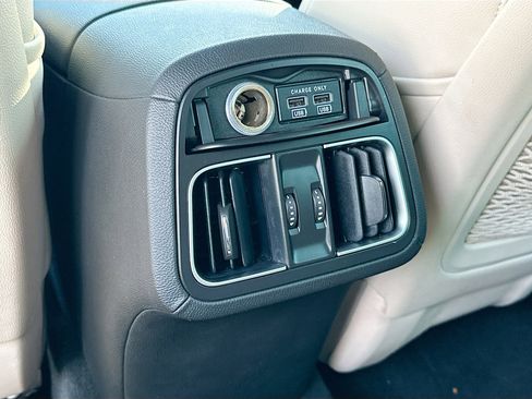 Used 2022 Maserati Levante GT image 25