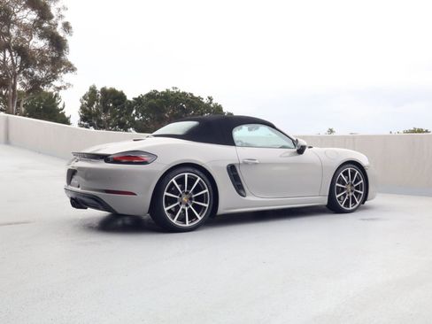 Certified 2023 Porsche 718 Boxster RWD image 9