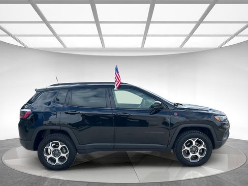 Used 2022 Jeep Compass Trailhawk image 6