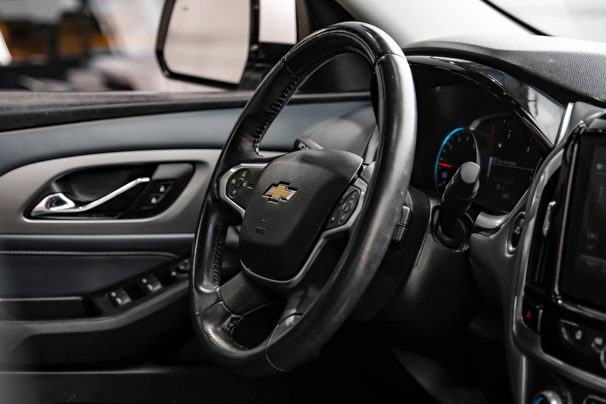 Used 2018 Chevrolet Traverse LT FWD image 16