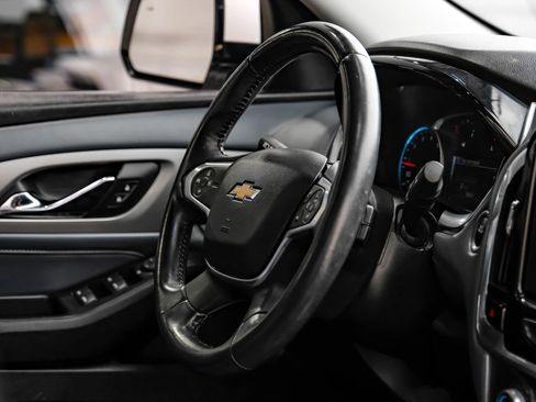 Used 2018 Chevrolet Traverse LT FWD image 16