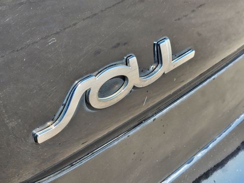 Used 2016 Kia Soul FWD image 25