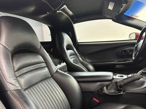 Used 2004 Chevrolet Corvette Coupe w/ Roof Package RWD image 28