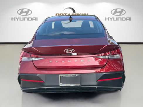 Certified 2025 Hyundai Elantra SEL FWD image 6