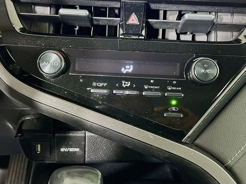 Used 2021 Toyota Camry SE image 22