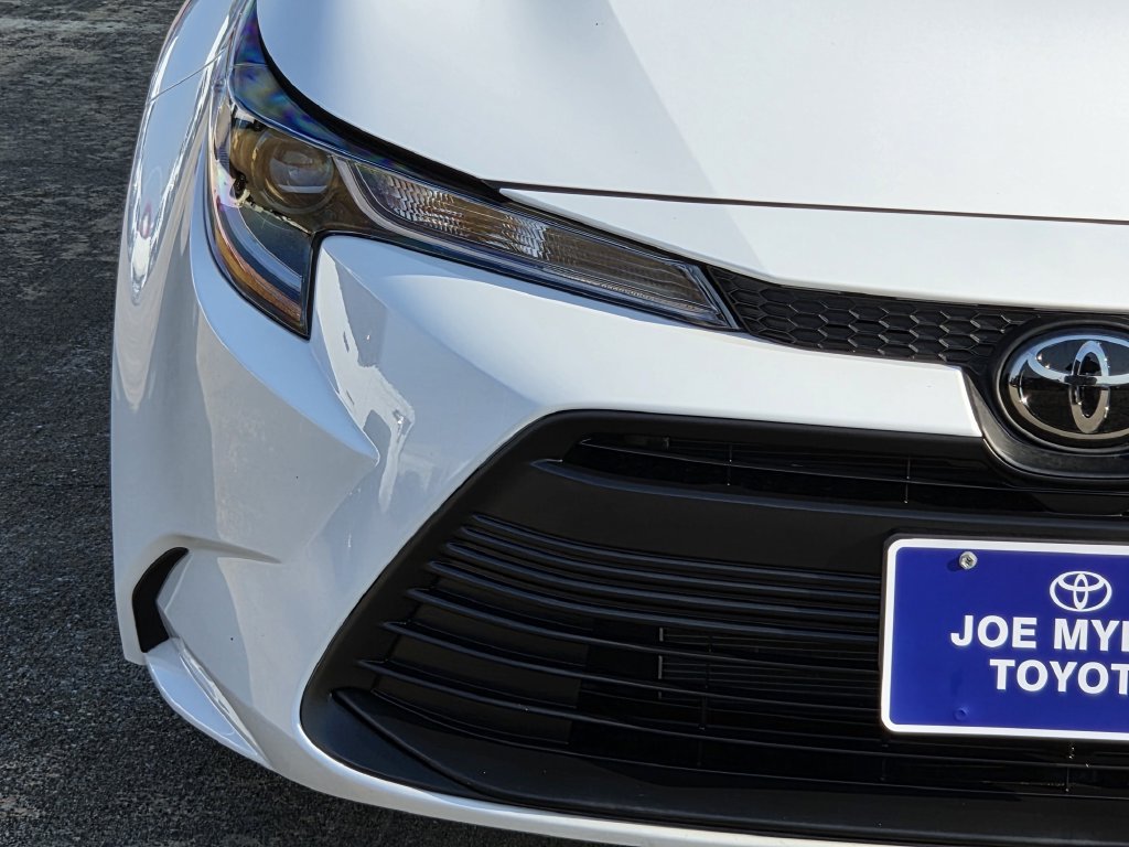 Used 2026 Toyota Corolla LE FWD image 5