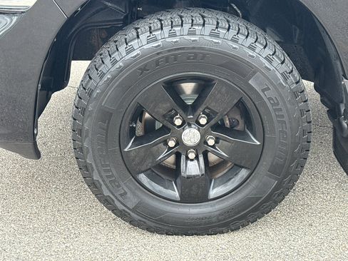 Used 2018 RAM 1500 Express AWD/4WD image 9