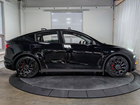 Used 2022 Tesla Model Y Performance AWD/4WD image 9