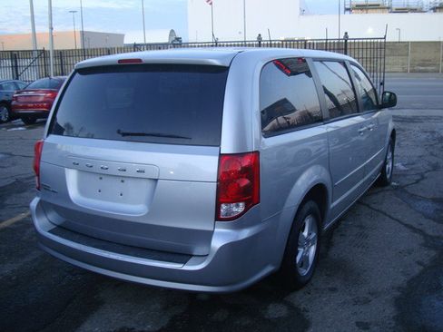 Used 2012 Dodge Grand Caravan SE image 5