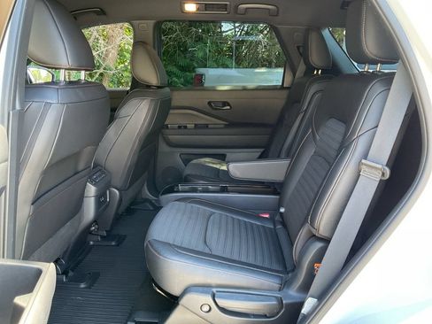 Used 2025 Nissan Pathfinder Rock Creek AWD/4WD image 31