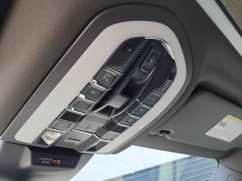 Certified 2026 Porsche Macan Turbo AWD/4WD image 37