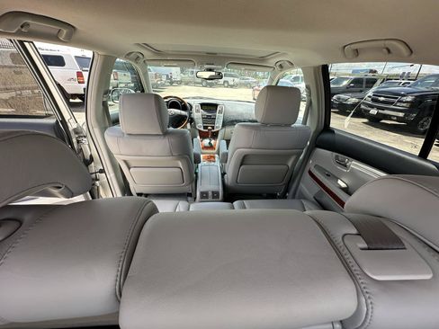 Used 2005 Lexus RX 330 w/ Premium Pkg FWD image 41