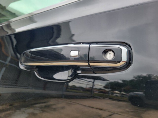 Used 2022 GMC Yukon Denali RWD image 3