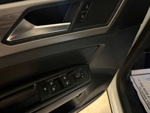 Certified 2020 Volkswagen Atlas Cross Sport SE w/ Panoramic Sunroof Package image 21