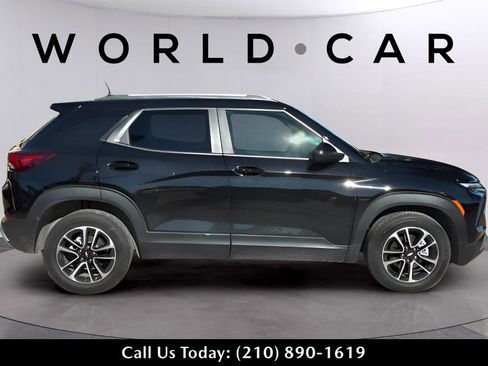 Used 2025 Chevrolet TrailBlazer LT w/ LT Cold Weather Package image 10