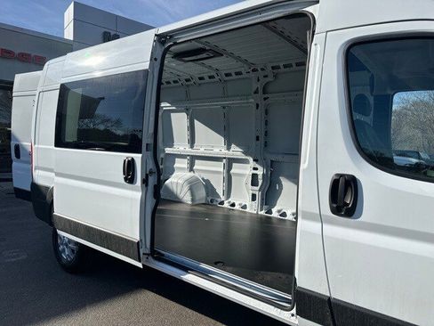 New 2026 RAM ProMaster 2500 w/ Quick Order Package 22G SLT image 18