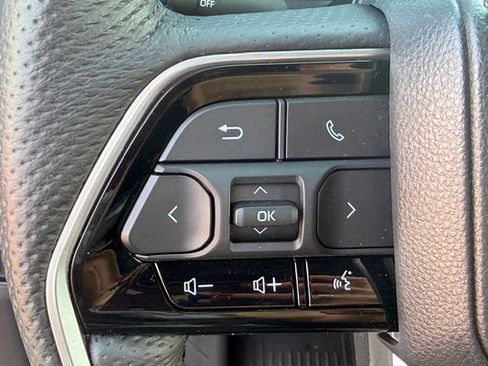 Used 2025 Toyota Sequoia Platinum AWD/4WD image 18