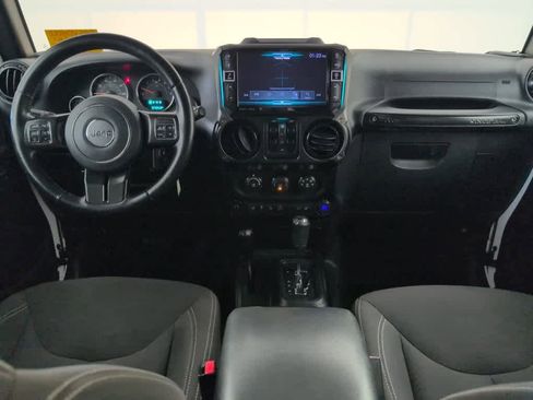 Used 2017 Jeep Wrangler Unlimited Rubicon w/ Connectivity Group image 13