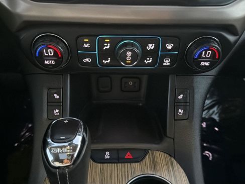 Used 2017 GMC Acadia Denali w/ Technology Package AWD/4WD image 8