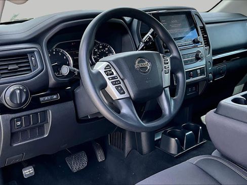 Used 2022 Nissan Titan SV RWD image 17