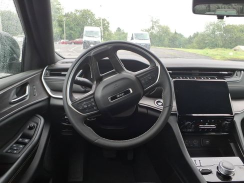 Used 2024 Jeep Grand Cherokee L Limited w/ Luxury Tech Group II AWD/4WD image 18