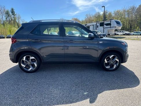 Used 2025 Hyundai Venue SEL FWD image 6