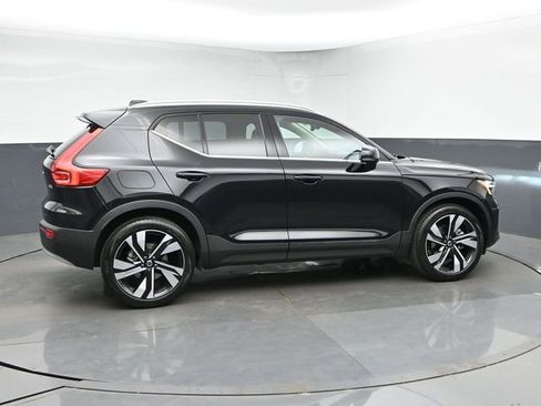Used 2023 Volvo XC40 B4 Ultimate w/ Protection Package Premier FWD image 9