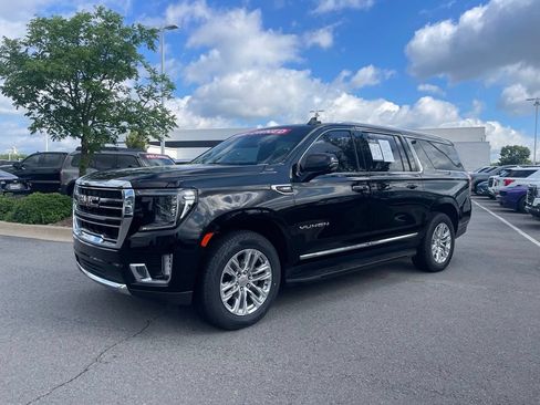 Used 2023 GMC Yukon XL SLT w/ SLT Premium Package AWD/4WD image 3