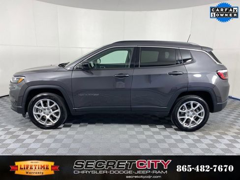 Used 2024 Jeep Compass Latitude AWD/4WD image 4