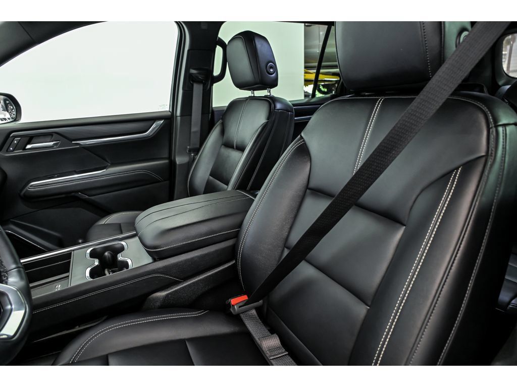 Used 2024 GMC Acadia Elevation w/ Luxury Package AWD/4WD image 14