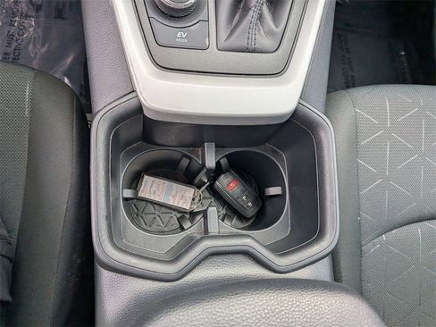 Used 2025 Toyota RAV4 XLE image 19