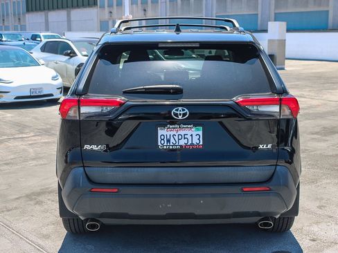 Used 2021 Toyota RAV4 XLE Premium FWD image 13