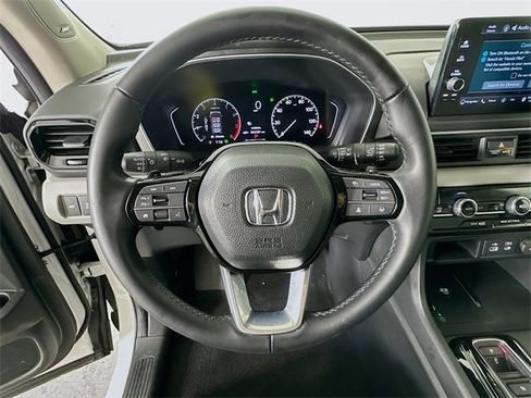 Certified 2025 Honda Pilot Touring image 25