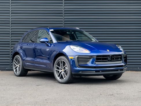 Certified 2025 Porsche Macan image 10