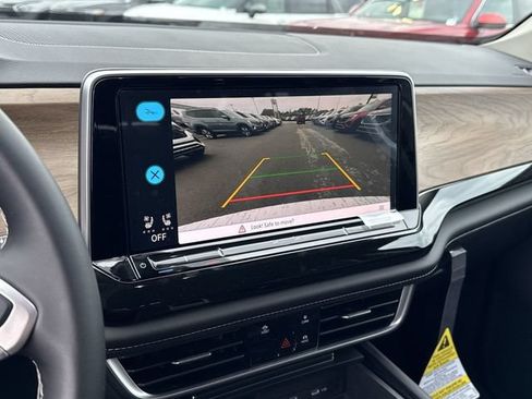 Used 2025 Volkswagen Atlas SE FWD image 19