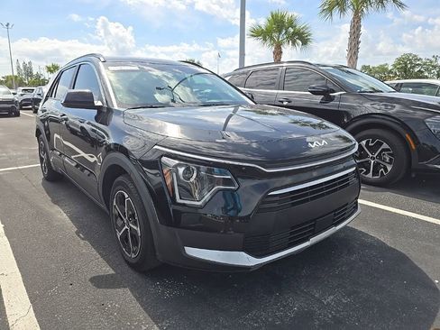Certified 2024 Kia Niro EX FWD image 2