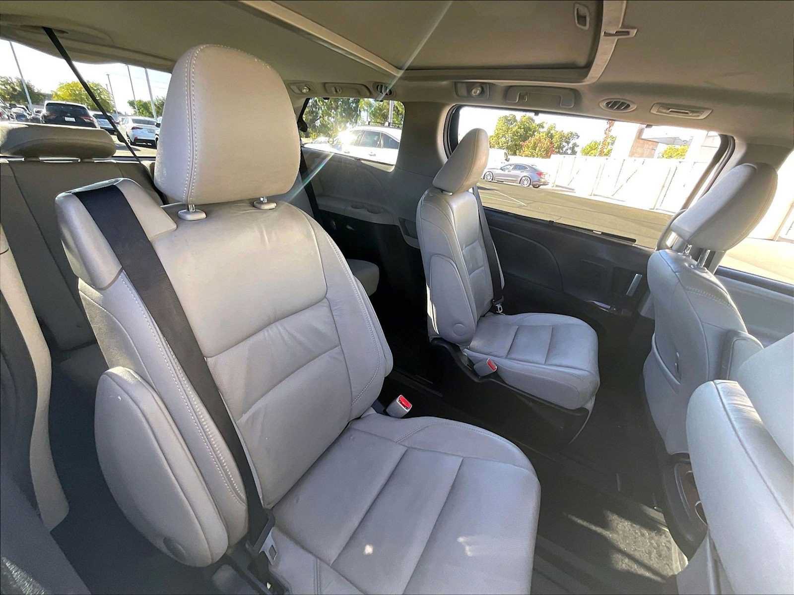 Used 2016 Toyota Sienna Limited FWD image 30
